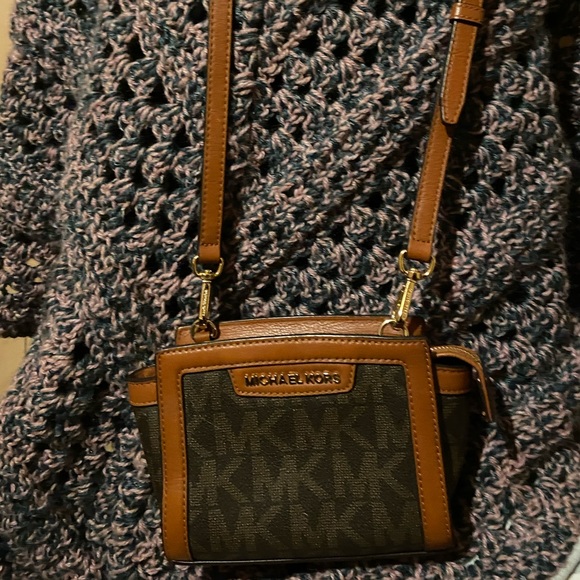 Michael Kors Mini Monogram Selma Crossbody - Picture 4 of 4